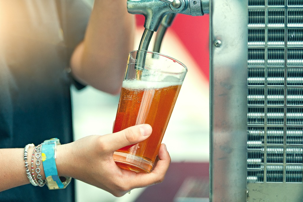 Clean, foam-free draft beer pour